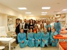 Zdjęcie zbiorowe uczniów w Samodzielnej Pracowni Kosmetologii