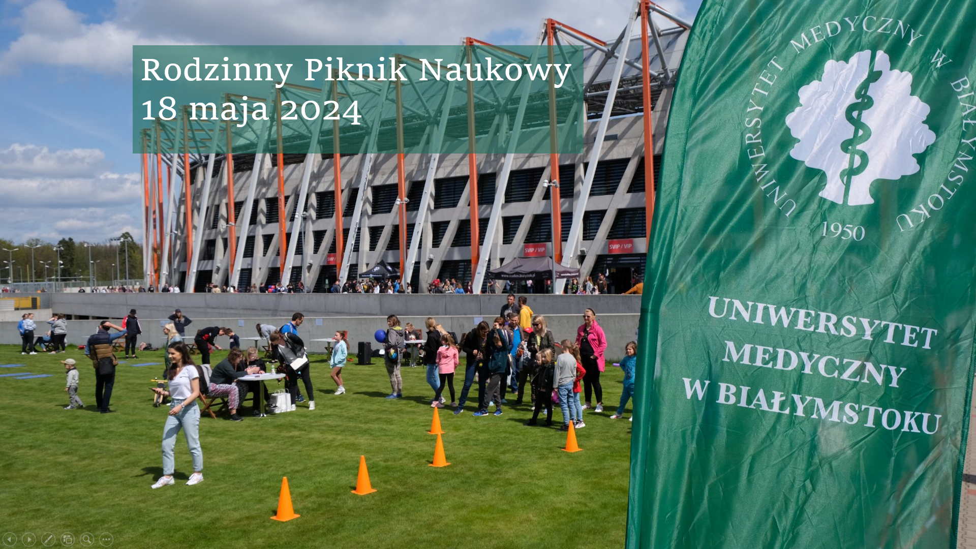 Napis Rodzinny Piknik Naukowy 18 maja na tle Stadionu Miejskiego w Białymstoku