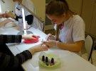 Samodzielna Pracownia Kosmetologii - praktyczna nauka zawodu z uczestnictwem uczennic z VII LO w Białymstoku