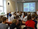 Uczniowie I LO w Ciechanowie podczas zajęć w Zakładzie Histologii i Cytofizjologi - wykład prowadzi prof.dr hab Irena Kasackai