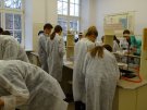 Uczniowie I LO w Siedlcach podczas warsztatów w Zakładzie Chemii Medycznej 