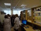 Uczniowie z I LO w Białymstoku podczas warsztatów w Zakładzie Farmacji Stosowanej 