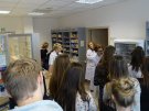 Uczniowie z I LO w Białymstoku podczas warsztatów w Zakładzie Farmacji Stosowanej