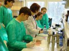 Uczniowie I LO _ zajęcia w Zakładzie Chemii Leków