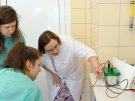 Uczniowie ze Społecznego Liceum w Białymstoku podczas zajęć w Zakładzie Biochemii Farmacetycznej