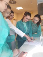 Uczniowie z LO w Węgrowie podczas warsztatów w Zakładzie Chemii Nieorganicznej i Analitycznej