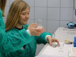 Warsztaty w Zakładzie Biochemii Farmaceutycznej  - uczniowie z III LO w Białymstoku