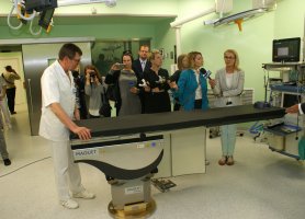 Hybrydowa sala operacyjna to połączenie sali operacyjnej i pracowni do zabiegów małoinwazyjnych  fot. Wojciech Więcko