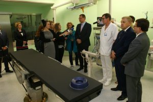 Hybrydowa sala operacyjna to połączenie sali operacyjnej i pracowni do zabiegów małoinwazyjnych  fot. Wojciech Więcko