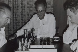 R. Niklewicz, ulubione zajęcie: gra w szachy