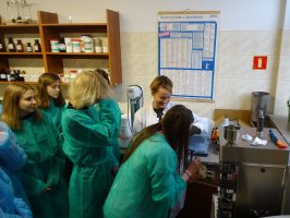 Studiuj w UMB - uczniowie z III LO w Białymstoku w Zakładzie Farmacji Stosowanej  