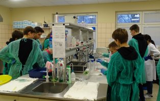 Studiuj w UMB - uczniowie z III LO w Białymstoku w Zakładzie Chemii Leków