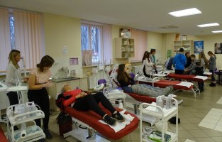 Studiuj w UMB - uczniowie z III LO w Białymstoku w Samodzielnej Pracowni Kosmetologii