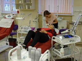 Studiuj w UMB - uczniowie z III LO w Białymstoku w Samodzielnej Pracowni Kosmetologii