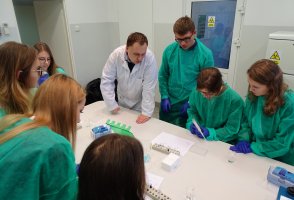 Warsztaty z udziałem uczniów z ILO w Ostrołęce w Zakładzie Farmakodynamiki