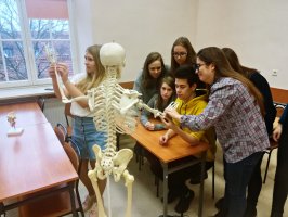 Uczniowie z II LO w Bielsku Podlaskim z białoruskim  językiem nauczania podczas warsztatów w Zakładzie Analizy Instrumentalnej 