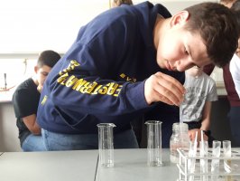 Uczniowie klasy siódmej ze Szkoły Podstawowej im. Hugona Kołłątaja odwiedzili UMB 