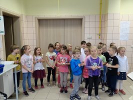 Przedszkolaki podziękowały zaśpiewaniem wiosennych piosenek