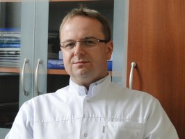 
Dr Tomasz Łysoń przyznaje, że amerykańscy lekarze byli zaskoczeni, że w Białymstoku działa tak doskonale wyposażony oddział, a lekarze robią tak specjalistyczne operacje, o których oni tylko czytali w doniesieniach naukowych