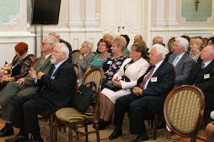 Absolwenci AMB Rocznik 1968 odebrali Złote Dyplomy