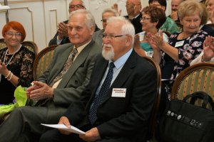 Absolwenci AMB Rocznik 1968 odebrali Złote Dyplomy