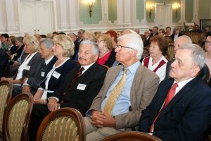 Absolwenci AMB Rocznik 1968 odebrali Złote Dyplomy