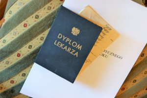 Absolwenci AMB Rocznik 1968 odebrali Złote Dyplomy