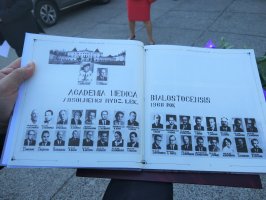 Absolwenci AMB Rocznik 1968 odebrali Złote Dyplomy