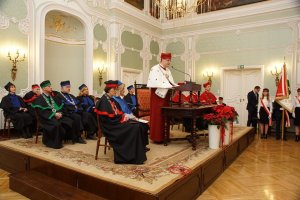 Obtaining the title of doctor Honoris Causa by prof. C. Barbas and academic titles promotions during the solemn meeting of the MUB Senate