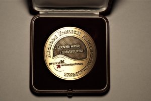 Prof. dr hab. Elżbieta Krajewska-Kułak z tytułem 