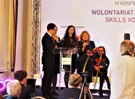 Prof. dr hab. Elżbieta Krajewska-Kułak z tytułem 