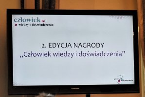 Prof. dr hab. Elżbieta Krajewska-Kułak z tytułem 