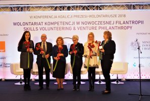 Prof. dr hab. Elżbieta Krajewska-Kułak z tytułem 