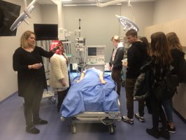 Centrum Symulacji Medycznej UMB odwiedzili licealiści z Olecka