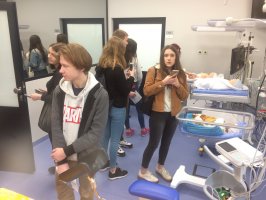 Centrum Symulacji Medycznej UMB odwiedzili licealiści z Olecka
