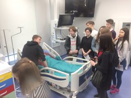 Centrum Symulacji Medycznej UMB odwiedzili licealiści z Olecka