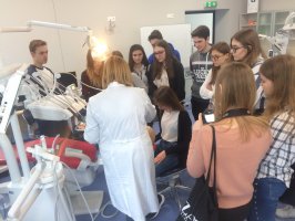 Centrum Symulacji Medycznej UMB odwiedzili licealiści z Olecka