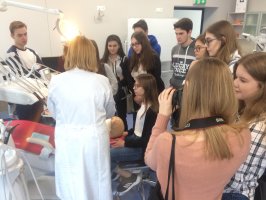 Centrum Symulacji Medycznej UMB odwiedzili licealiści z Olecka