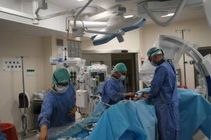 For the first time in Poland, surgeons from the Department of Vascular Surgery and Transplantation of MUB have implanted a new type of stent-graft