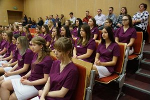 Uroczystość „Czepkowania” studentów pielęgniarstwa i położnictwa Uroczystość „Czepkowania” studentów pielęgniarstwa i położnictwa