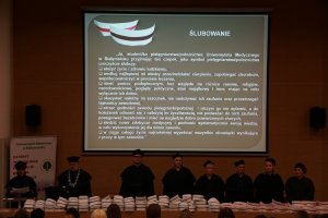 Uroczystość „Czepkowania” studentów pielęgniarstwa i położnictwa Uroczystość „Czepkowania” studentów pielęgniarstwa i położnictwa