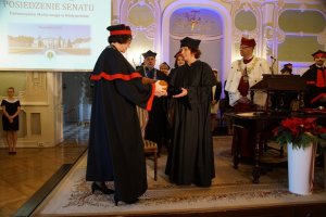 UMB uhonorował dr Genoveffę Franchini nadaniem tytułu Doctora Honoris Causa