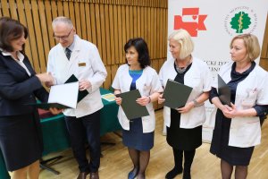 Wiceminister Zdrowia wręczył dyrekcji UDSK Akredytację Jakości Leczenia Pacjentów