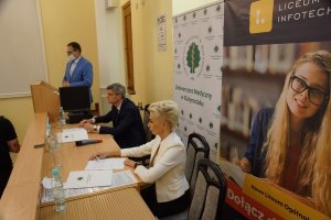 UMB podpisał umowę o współpracy z Liceum INFOTECH UMB podpisał umowę o współpracy z Liceum INFOTECH