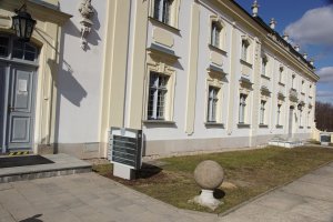 Tablica informacyjna, prawe skrzydło Pałacu Branickich