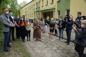 Studenci UMB posadzili dąb pamięci Stanisławy Leszczyńskiej - położnej z Auschwitz
