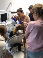 Studenci Technik Dentystycznych i kierunku Lekarsko-Dentystycznego odbyli wizyty studyjne z zakresu CAD/CAM 