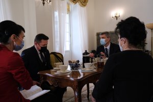 Ambasador Rumunii w Polsce Cosmin Onisii z wizytą na UMB