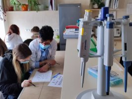 Konsultacje z biologii i chemii w Zakładzie Genetyki Klinicznej