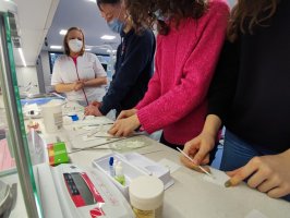 Warsztaty stomatologiczne w ramach Projektu Biologia i Chemia po akademicku odbyły się w Centrum Symulacji Medycznych